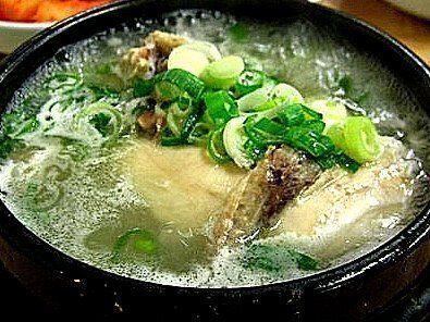 高麗参鶏湯（食べやすく小骨を処理しました）