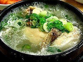 高麗参鶏湯（食べやすく小骨を処理しました）