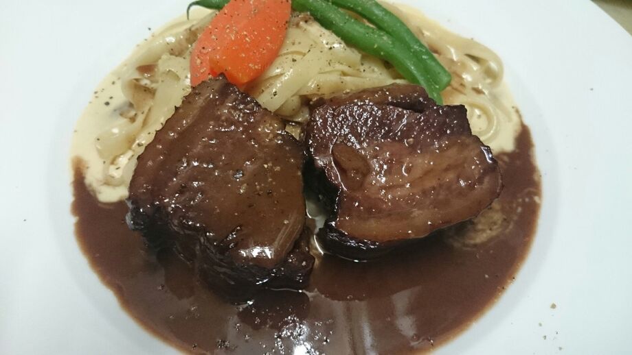 三重豚　赤ワイン煮