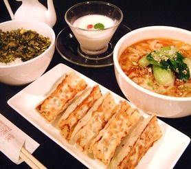 焼き餃子（4個）とハーフ刀削麺のセット