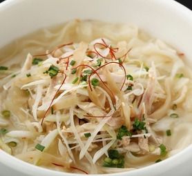 鶏とザーサイの白湯刀削麺