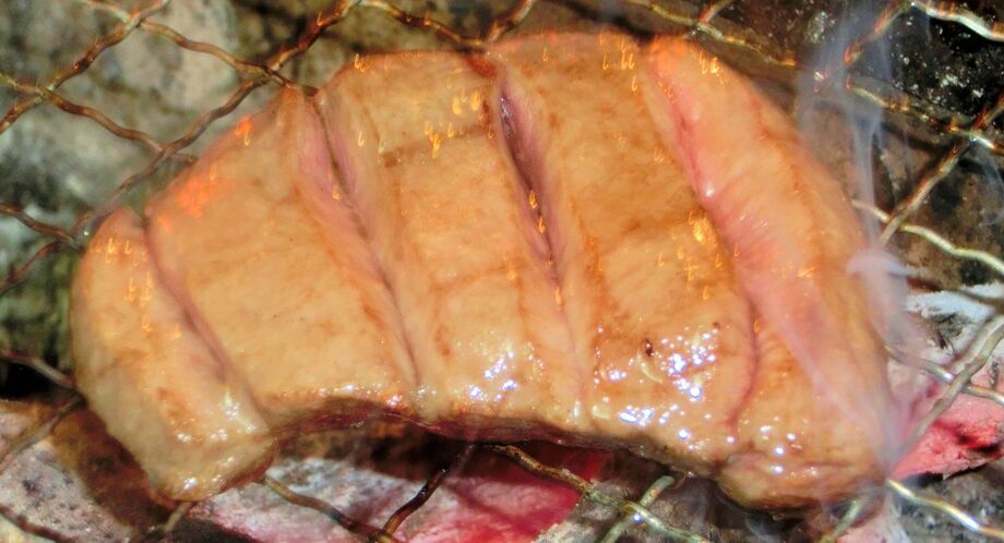 厚切り熟成牛タン炭焼き