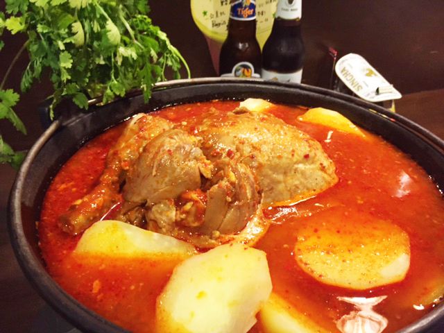 【冬季限定】丸鶏のココナッツファイヤー鍋！！