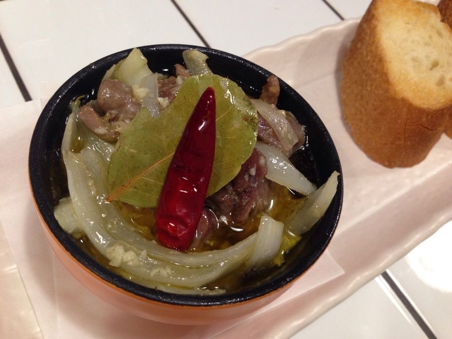 砂ずりと玉ねぎのアヒージョ