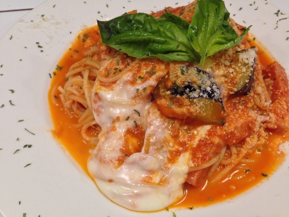 厚切りベーコンとナスのモッツアレラトマトソースパスタ