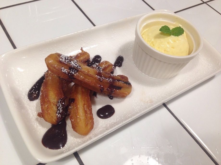 チュロスバニラアイス添え