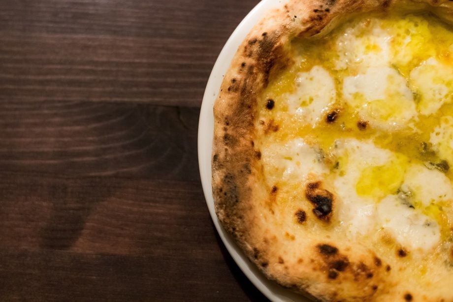 ゴルゴンゾーラとモッツァレラのハチミツピッツァ（¥1200）