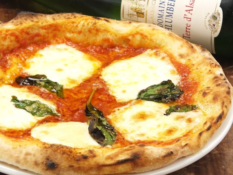 モッツァレラとバジルのピッツァ（700円）