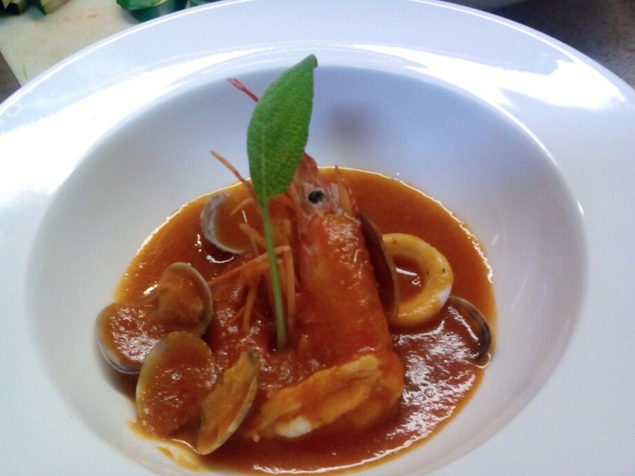 海野幸のブイヤベース  基本スープは真鯛の旨みたっぷり（lunnch  ￥1680）