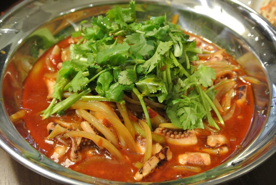 【海鮮料理】いかゲソのうま辛煮込み（1480円）