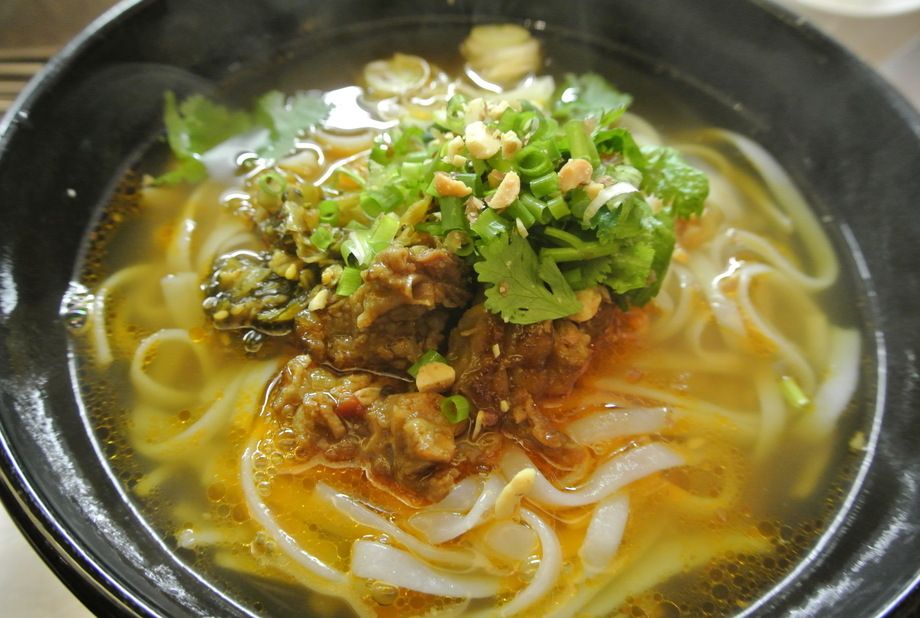 【米粉（ビーフン）麺】幅広麺（930円）