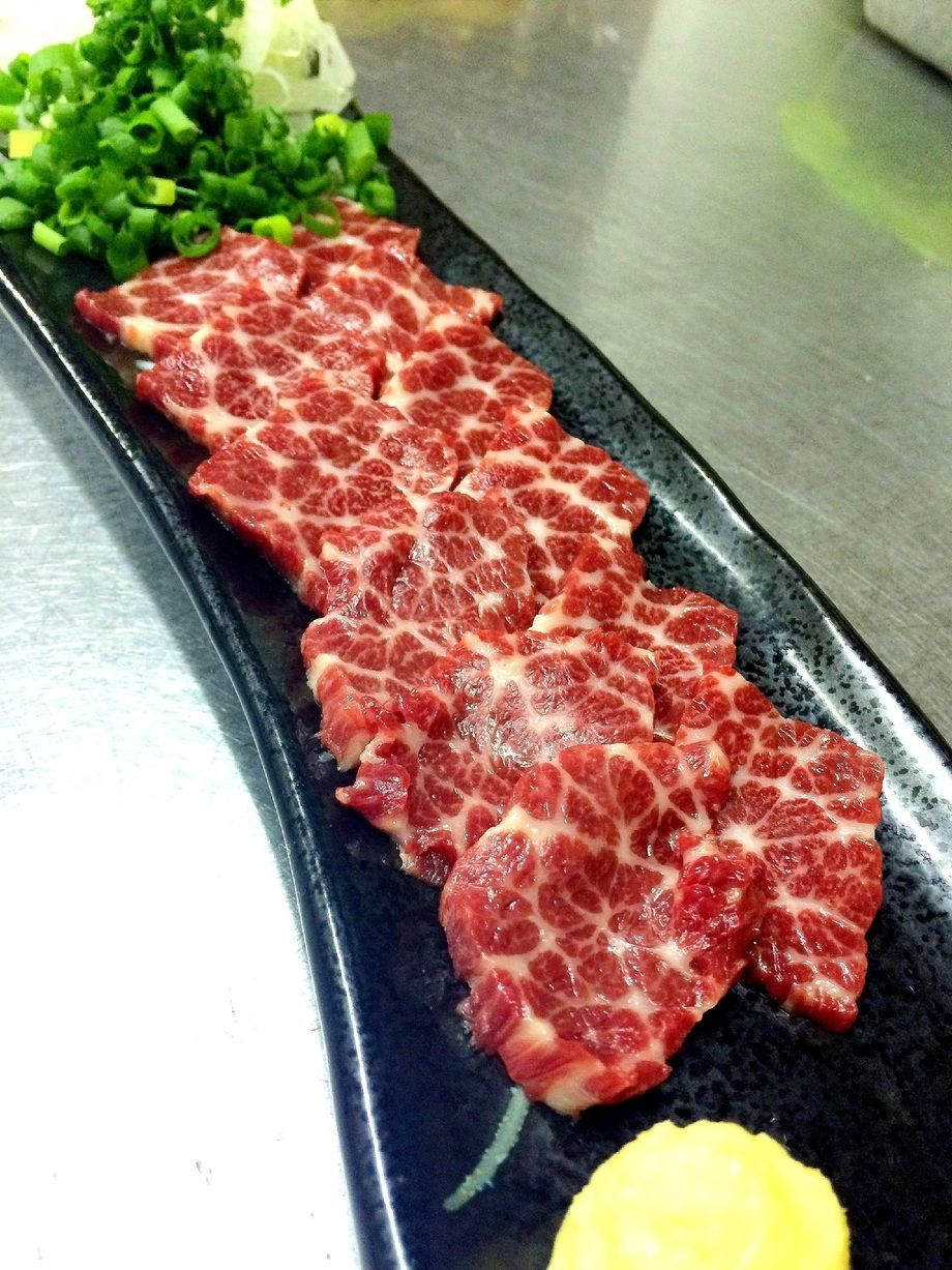 馬刺し 極上霜降り （1500円）