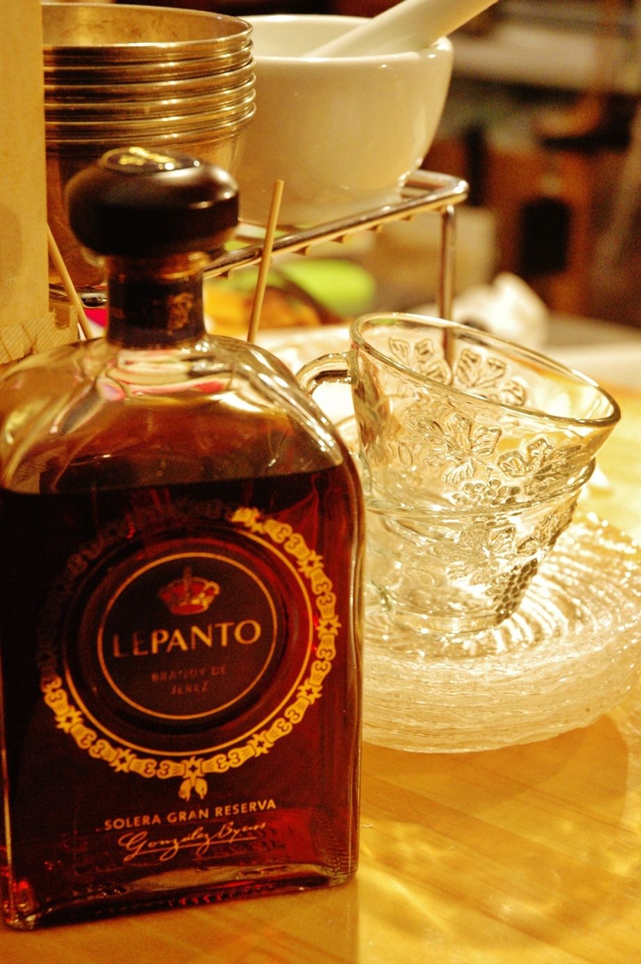 シェリーブランデー、オルッホ（ブドウの搾りかすからつくった蒸留酒）、アニス酒、甘口シェリー、デザートワイン、マデイラなど、お食後のひとときをゆっくりお過ごし頂ける食後酒も豊富にご用意しております。（600円～）