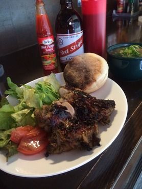 夜7:00〜10:30まで限定Jamaican set (Jerk chicken,Fish tea,サラダ、パンか小飯付き)(Red stripe Beer付きは1,550円)