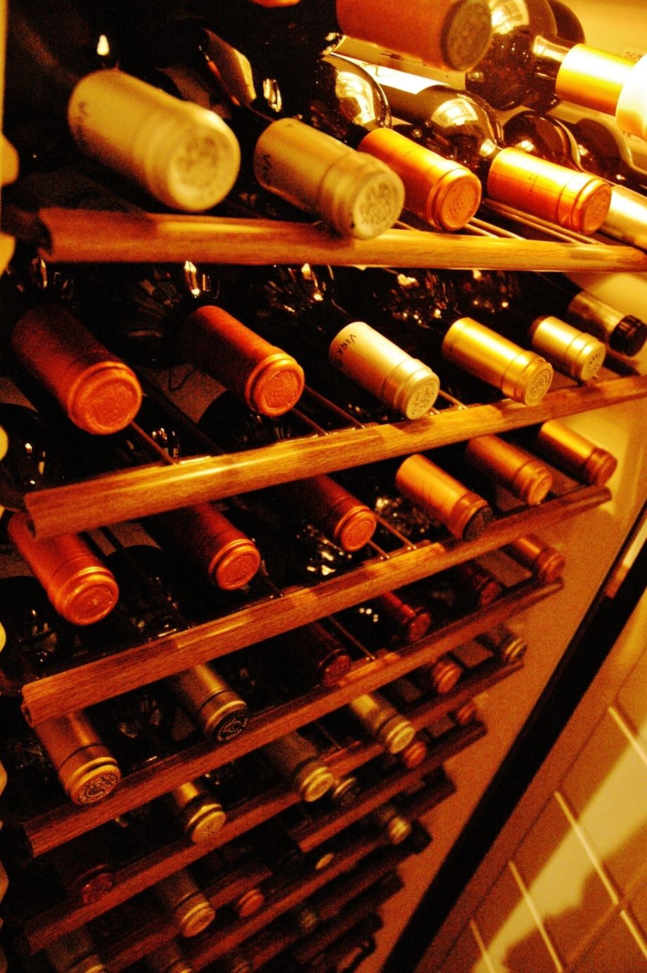 ワインセラーで管理された、安心してお飲み頂けるワインです。（、）