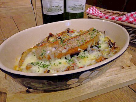 ラタトゥイユと自家製ソーセージの燻製のグラタン（自家製パン付き）