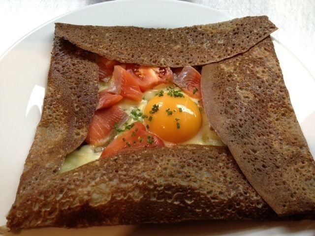 平日ランチの日替わりガレット：サーモントマト