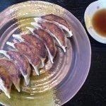 餃子（8個）　新鮮野菜と、むつみ豚のひき肉を贅沢に使った手作りの味。お持ち帰りも出来ます。