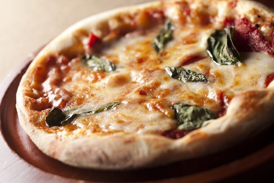 炭リッチの自家製マルゲリータ