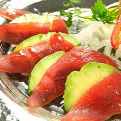 本マグロとアボカドのカルパッチョ