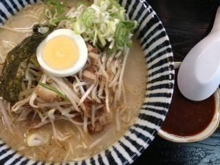 辛味噌麺    オリジナルの辛味噌をお好みで、調節しながら召し上がって下さい。ジワジワくる辛さです。