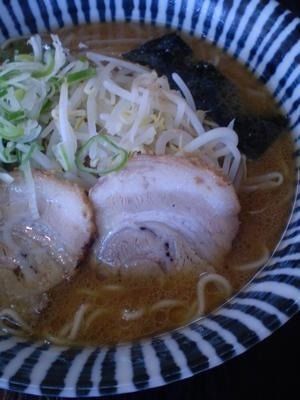 味噌ラーメン     香ばしい味噌と、たっぷりのもやしが美味しいホッとする味です。