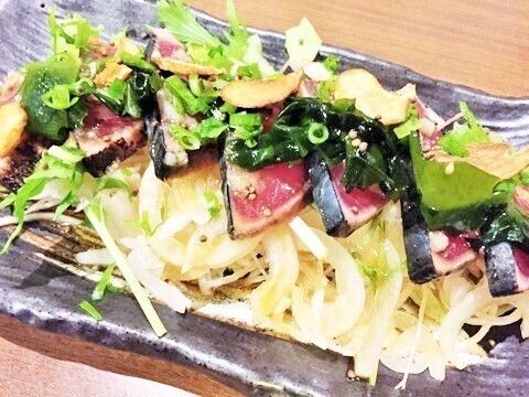 枕崎産藁焼きたたきカツオのサラダ（７３１円(790円)）