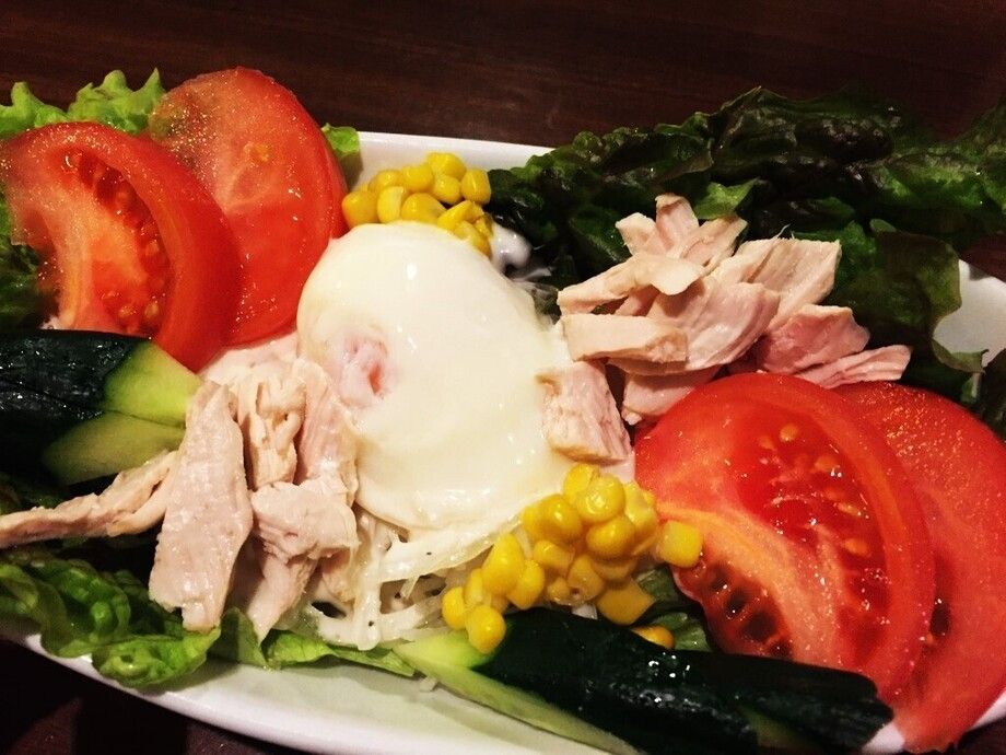 温玉シーザーサラダ（６３０円(680円)）