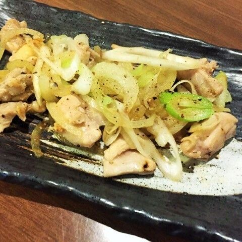 大分鶏ももの藻塩焼き（５１９円(560円)）
