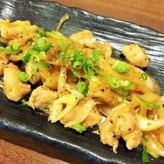 大分鶏もものピリ辛焼き（５１９円(560円)）