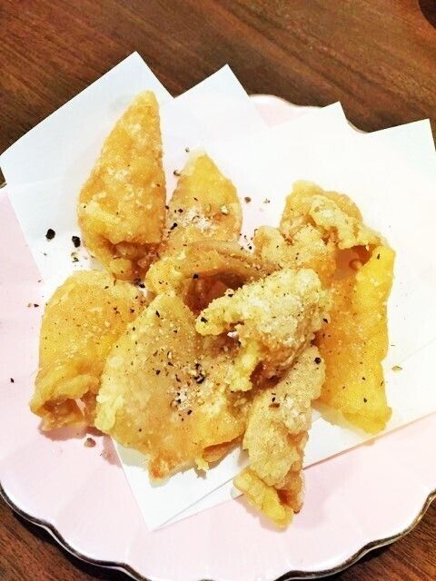 大分とり皮の素揚げ（２５０円(270円)）