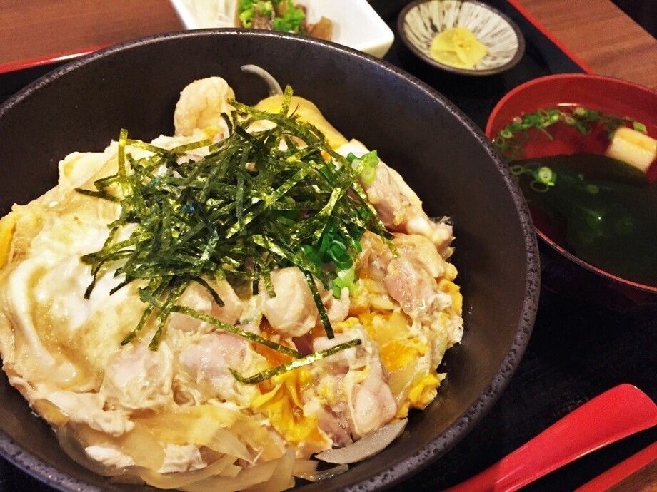 親子丼（７９６円(860円)）