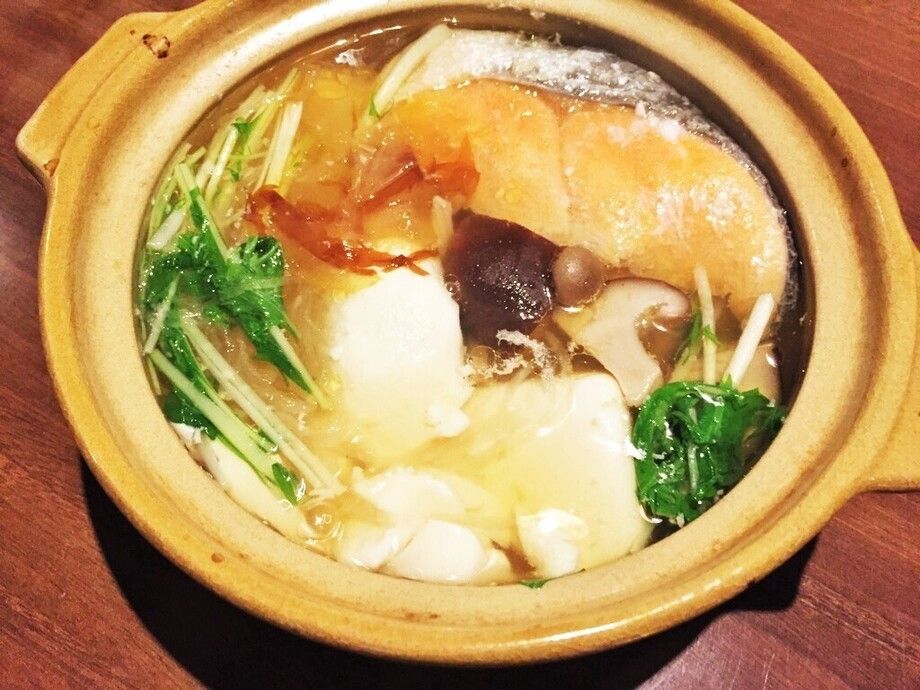 大分鶏と鮭と野菜の一人鍋（８５２円(920円)）