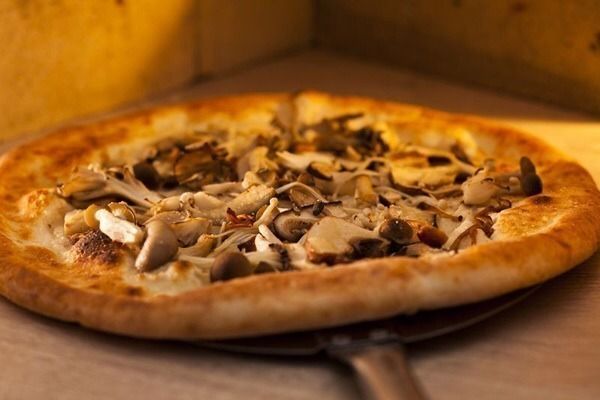 たっぷりキノコのピッツァ
