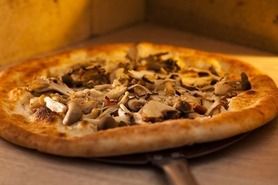 たっぷりキノコのピッツァ