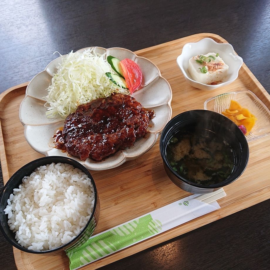 ハンバーグ定食