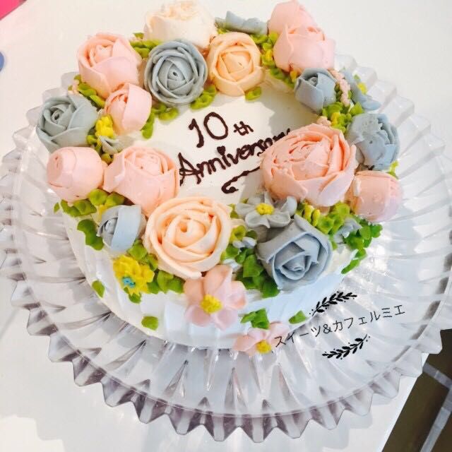 花のデコレーションケーキ