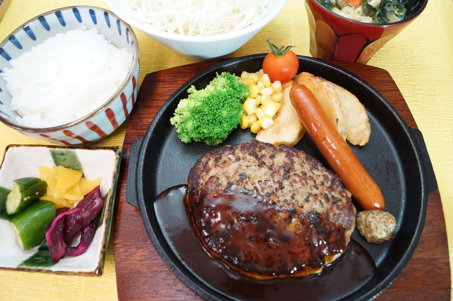 平牧銘柄豚の手ごねハンバーグ