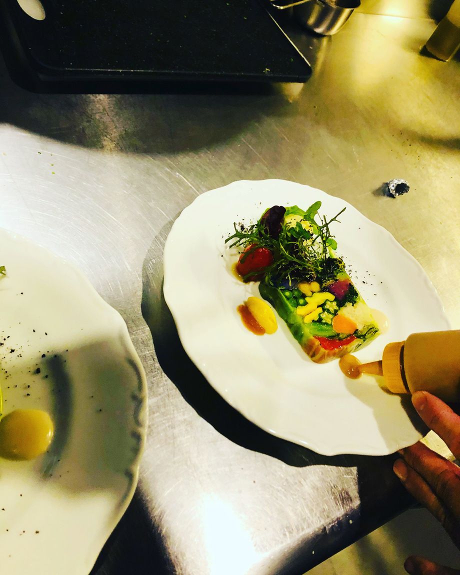 Lovey ラヴィ -french cuisine- とは？（-）