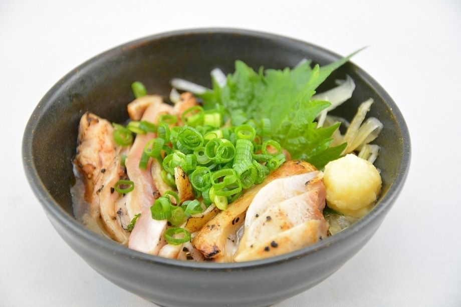 鶏ももタタキ（450円）