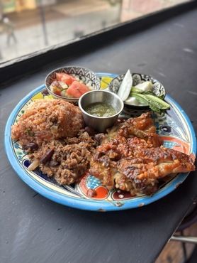 チキンソテー　トマトガーリックソース