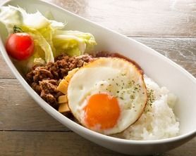 自慢の自家製タコミートを使ったダイニングバーの定番　タコライス