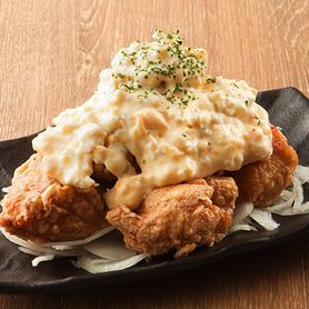大山どりのから揚げ／たまごたっぷり自家製タルタルソースがけ／なんこつ揚げ／３種盛り