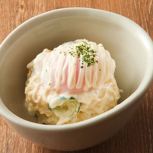 半熟たまごのポテサラ（400円）