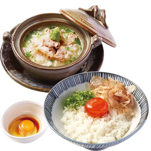 たまごで食べるたまごかけご飯／すみれの特製茶漬け（たまごかけ390円／茶漬け490円）