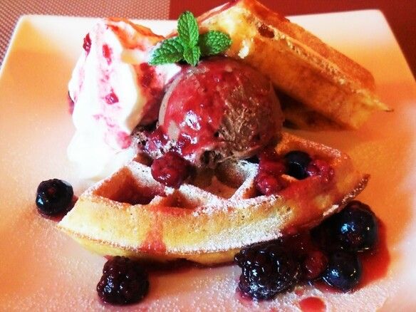 自家製厚焼きワッフル　ベリーベリー