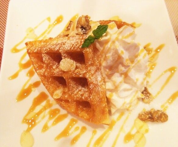 自家製厚焼きワッフル　キャラメルナッツ