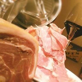 その場で切り落とし　イタリア産　生ハム