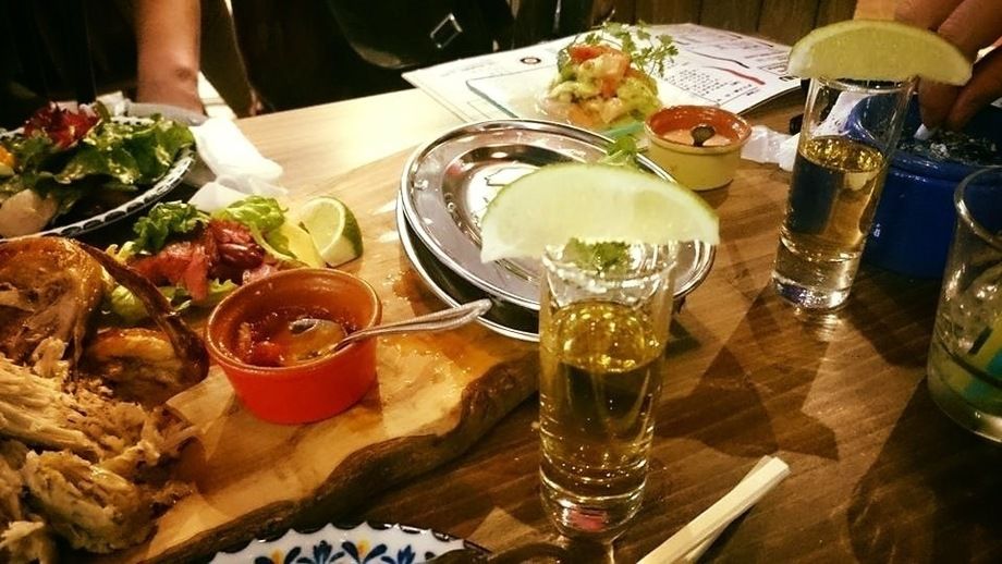 テキーラと美味しいお肉を囲んで楽しくお食事を(^^)（RICO）