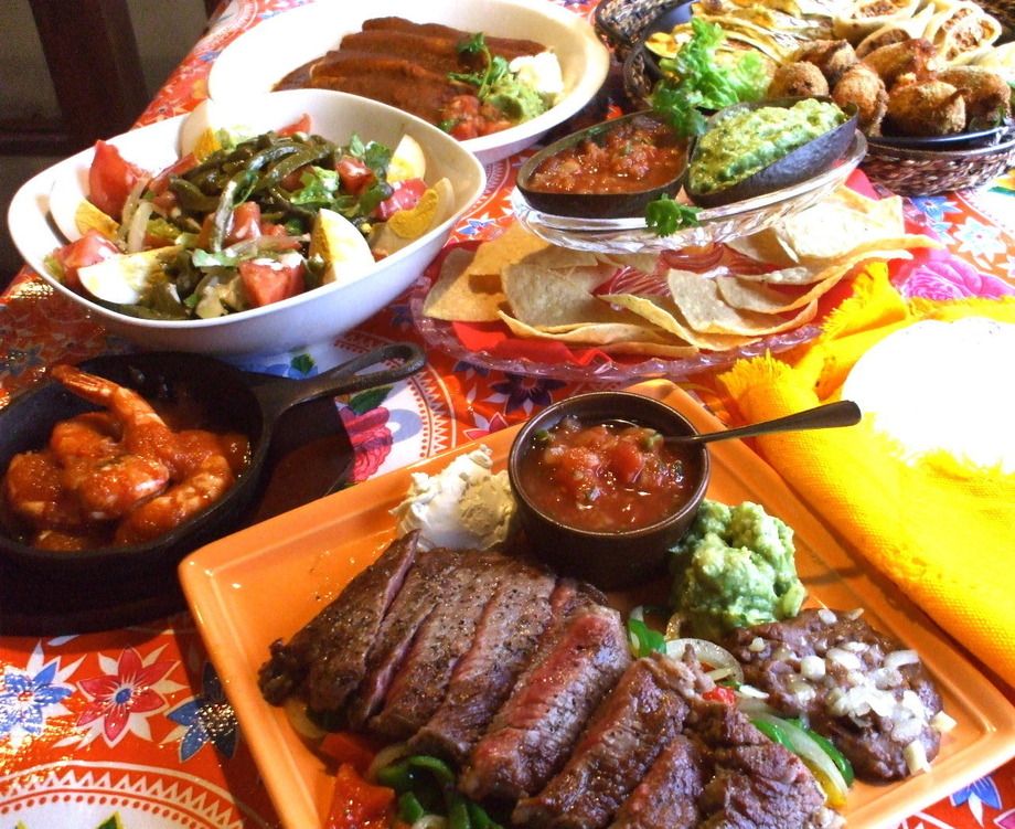 カクテル充実の飲み放題付き肉とアボカド、メキシカンのアミーゴコース。